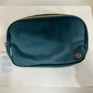 Lululemon Everywhere belt bag - velour fabric